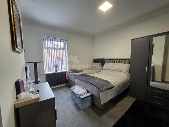 4 bed Semi-Detached to rent Image 6