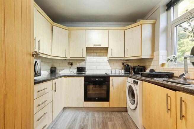 3 bed Semi-Detached for sale Image 6