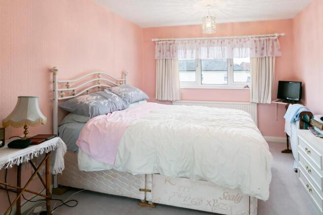 3 bed House for sale Image 12