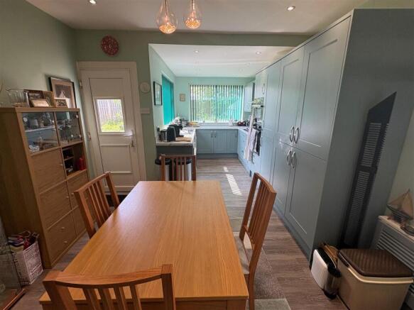 4 bed Semi-Detached Bungalow for sale Image 8