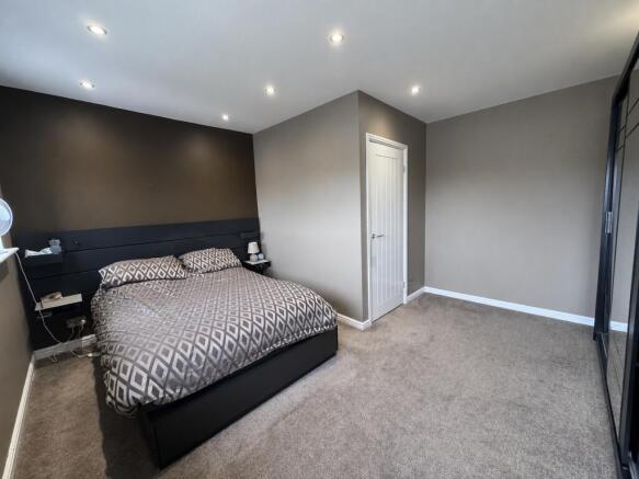 3 bed Town House for sale Image 7