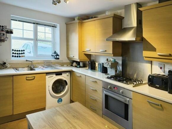 3 bed Terraced to rent Image 5