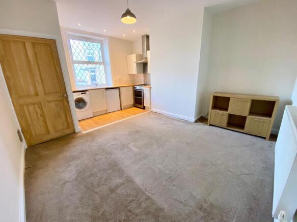 OPEN PLAN LIVING AREA