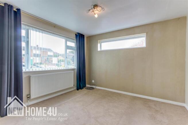 MASTER BEDROOM: