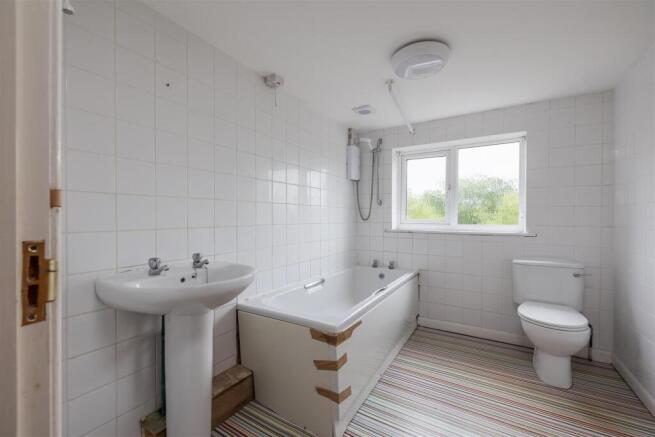 Warren Cottages 2 Bathroom.jpg