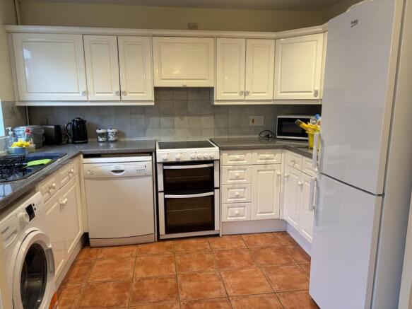 Kitchen 2.jpg