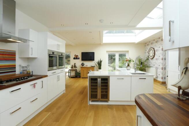 Kitchen2.JPG