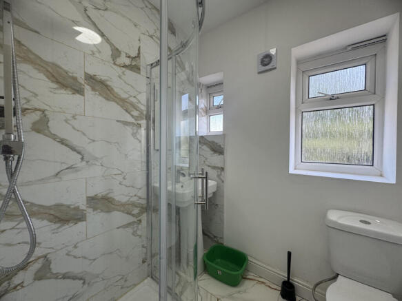 Shared shower/WC