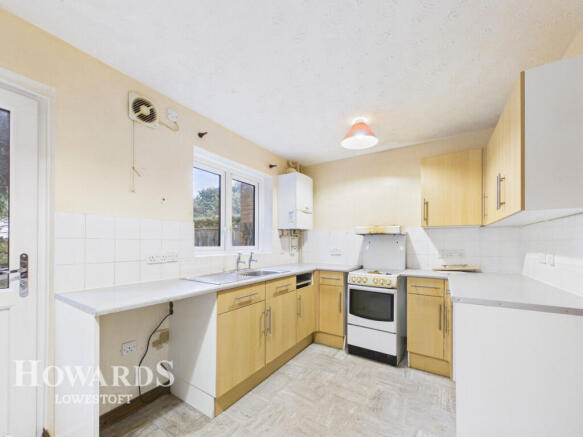Lucerne Close, Carlton Colville photo 4
