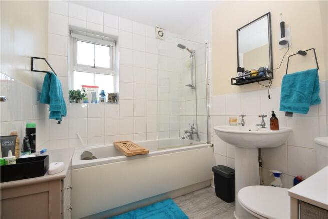 2 bed Apartment to rent Image 8