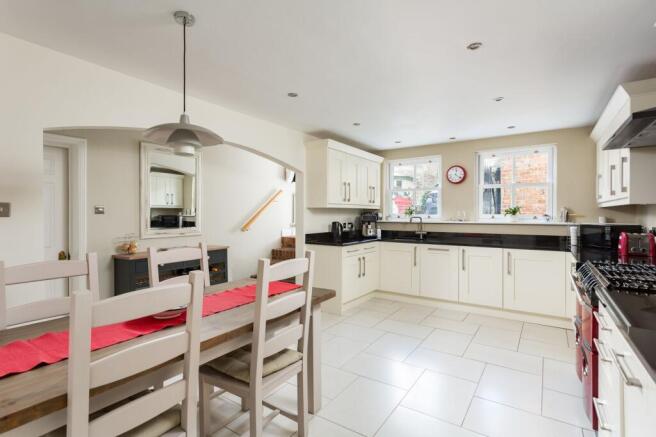 4 bed Town House for sale Image 8