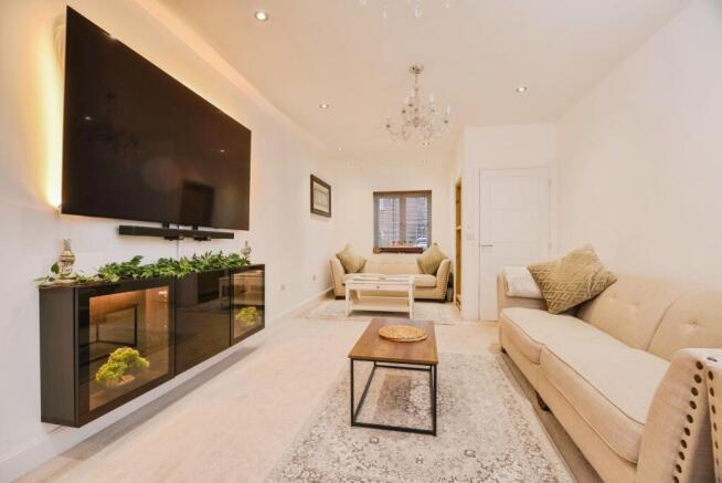4 bed Detached for sale Image 4