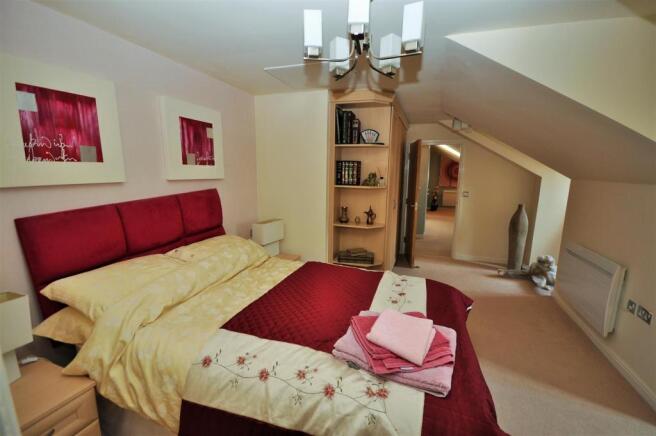 BEDROOM 2