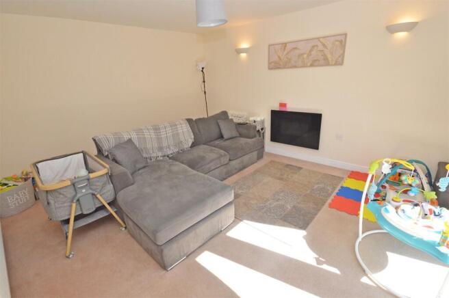 3 bed Semi-Detached for sale Image 4