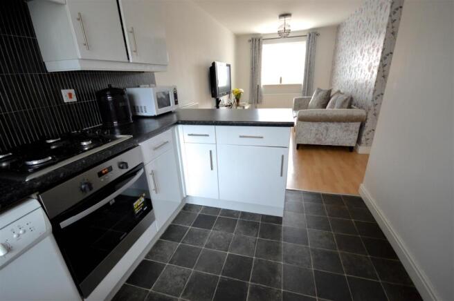 2 bed Apartment to rent Image 5