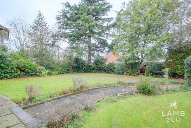 FRONT GARDEN
