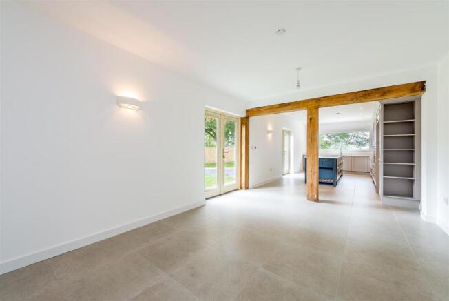 8313405-interior09.jpg