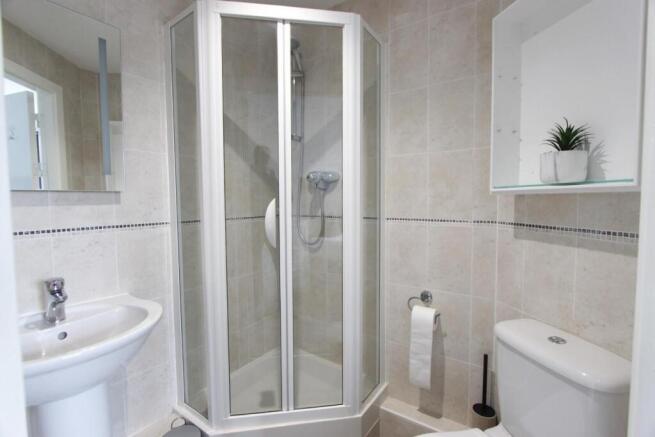 2 bed Apartment to rent Image 8