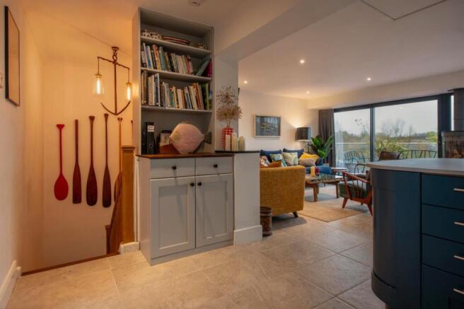 5 bed House for sale Image 10