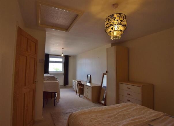 Bedroom 1.jpg