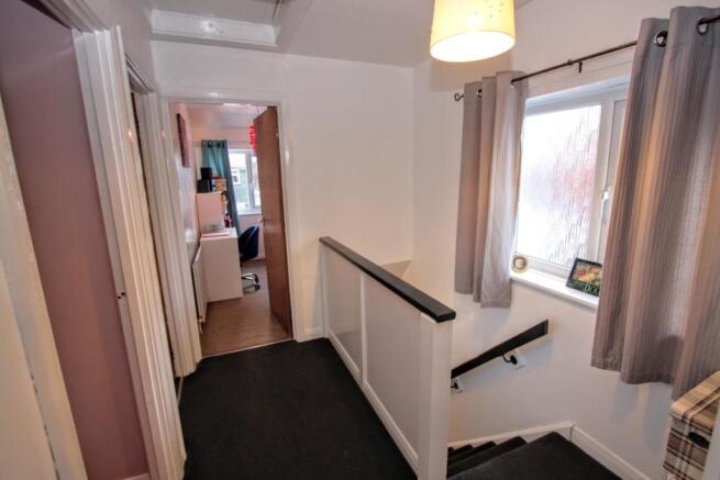 FIRST FLOOR LANDING