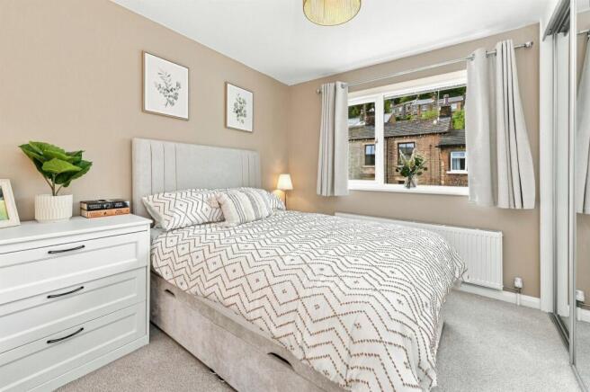 4 bed Semi-Detached for sale Image 10