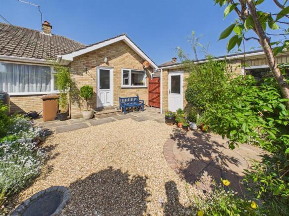 2 bed Semi-Detached Bungalow for sale Image 12