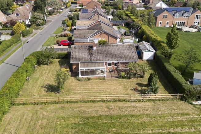 2 bed Detached Bungalow for sale Image 4