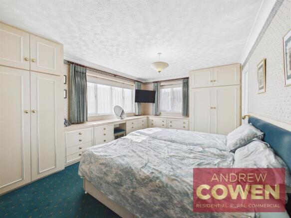 4 bed Detached for sale Image 10