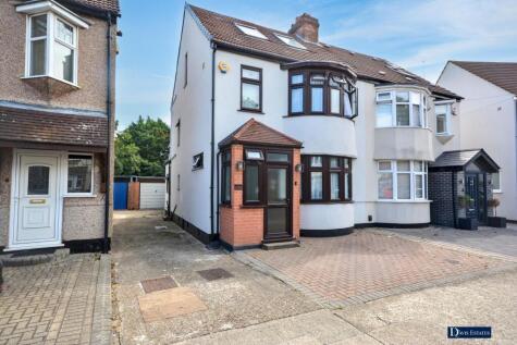 Cambridge Avenue, Gidea Park, Romford, RM2