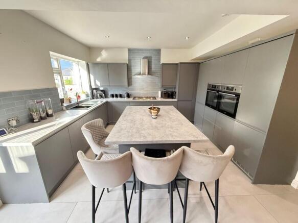 Semi-Detached for sale Image 4