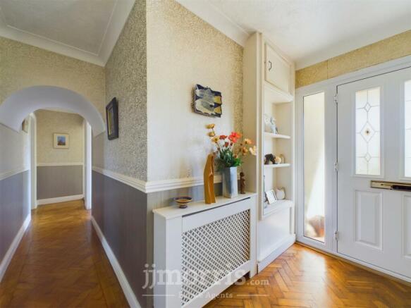 Hall ('L' shaped)