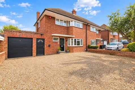 Queens Crescent, Bedford, MK41