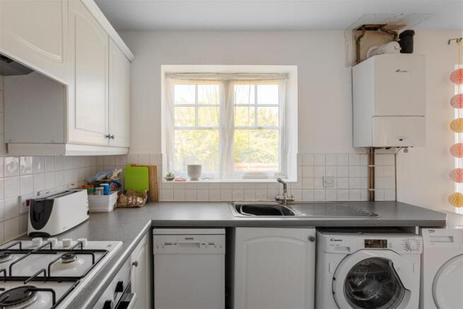 3 bed End of Terrace to rent Image 9