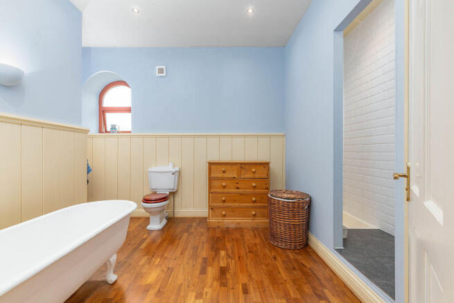 5 bed Barn Conversion for sale Image 12