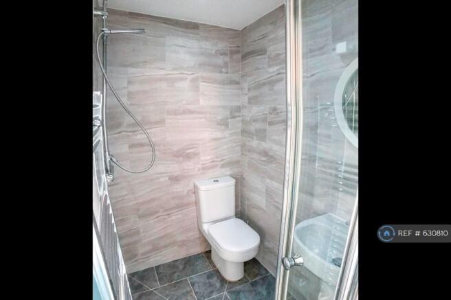Clean And Modern En-Suite