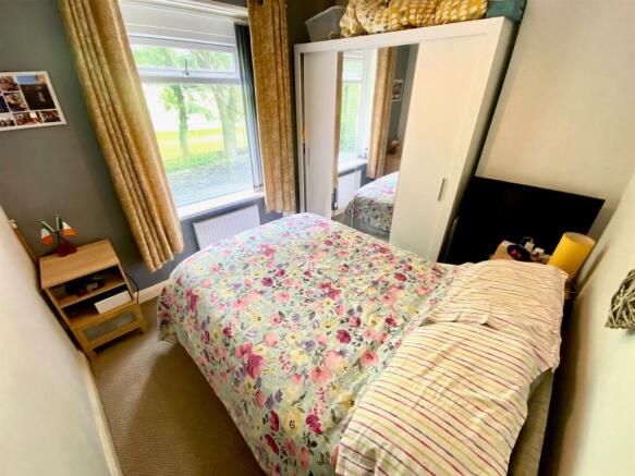 bed 1.jpg