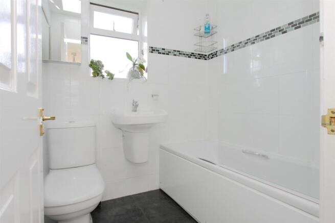 Family Bathroom.JPG