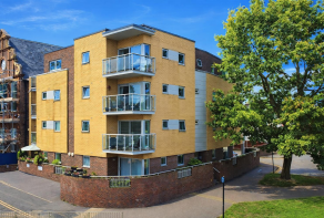 12, Heath Park House, Cotterells, Hemel Hempstead HP1 1HZ