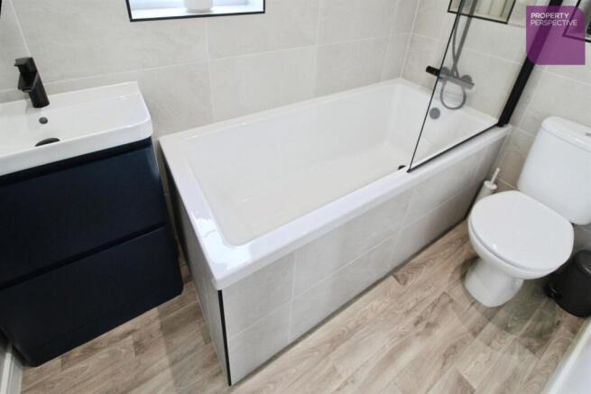 4 bed Detached for sale Image 12