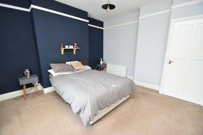 Bed 1 b