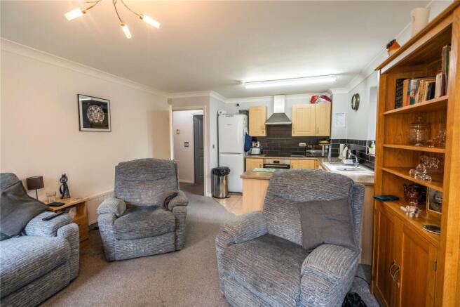 Living/Kitchen (2)