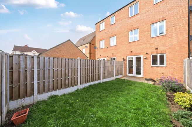 3 bed Town House for sale Image 3