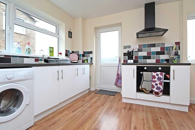 Kitchen (2).JPG