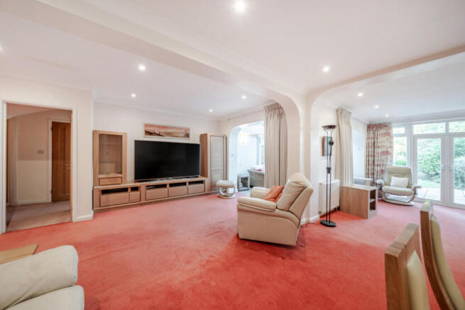 1388753-12-693fe8...