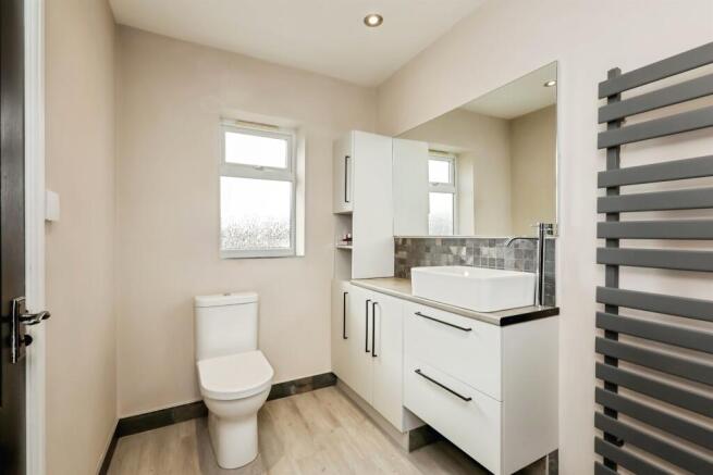 4 bed Detached Bungalow for sale Image 11