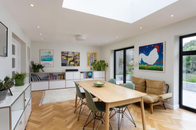 4 bed Detached for sale Image 9