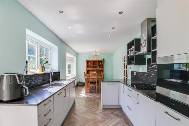 KITCHEN DINER