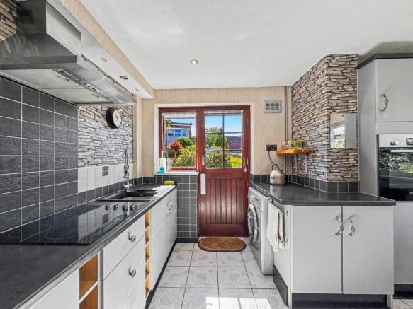 3 bed Semi-Detached for sale Image 8
