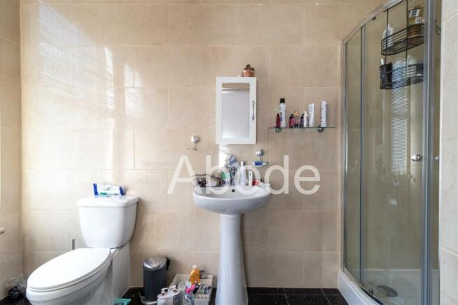 6 bed House to rent Image 9